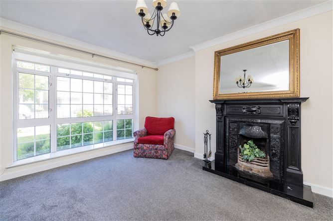 https://photos-a.propertyimages.ie/media/4/2/9/4927924/7533db19-2704-42a6-8273-c69219465139_l.jpg