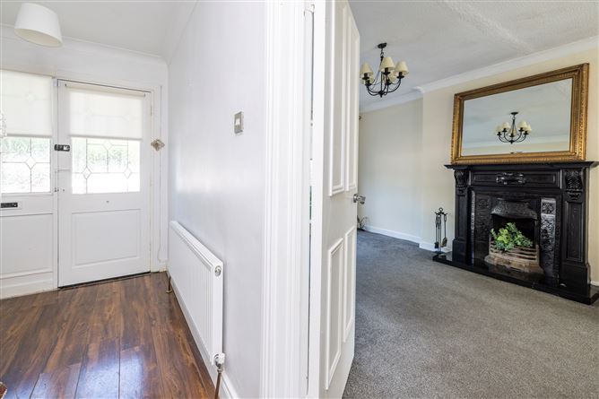 https://photos-a.propertyimages.ie/media/4/2/9/4927924/7533db19-2704-42a6-8273-c69219465139_l.jpg