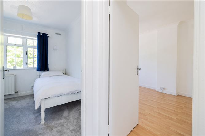 https://photos-a.propertyimages.ie/media/4/2/9/4927924/7533db19-2704-42a6-8273-c69219465139_l.jpg