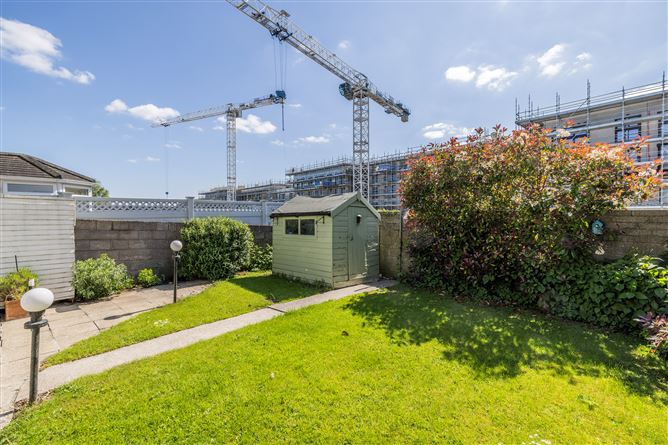 https://photos-a.propertyimages.ie/media/4/2/9/4927924/7533db19-2704-42a6-8273-c69219465139_l.jpg