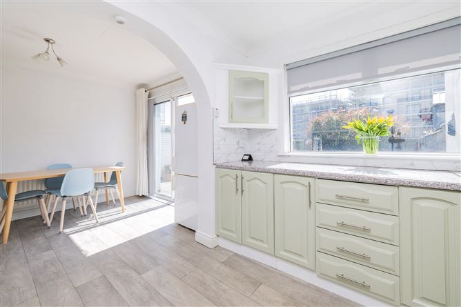 https://photos-a.propertyimages.ie/media/4/2/9/4927924/7533db19-2704-42a6-8273-c69219465139_l.jpg