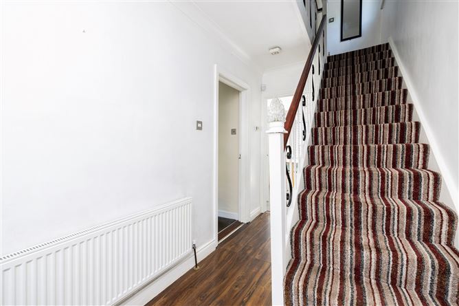 https://photos-a.propertyimages.ie/media/4/2/9/4927924/7533db19-2704-42a6-8273-c69219465139_l.jpg