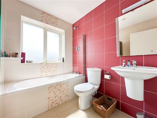 66 Bruagh Na Habhainn, Westport, Mayo