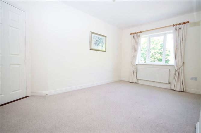 10 Woodstown Drive, Knocklyon, Dublin 16