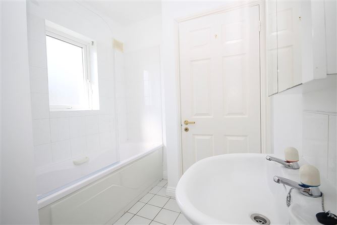 10 Woodstown Drive, Knocklyon, Dublin 16