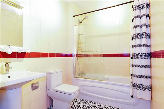 106 Boireann Bheag, Roscam, Galway
