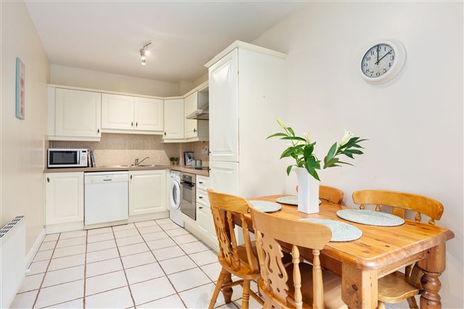 24 Castle Lawns, Kilgobbin Wood, Leopardstown, Sandyford, Dublin 18