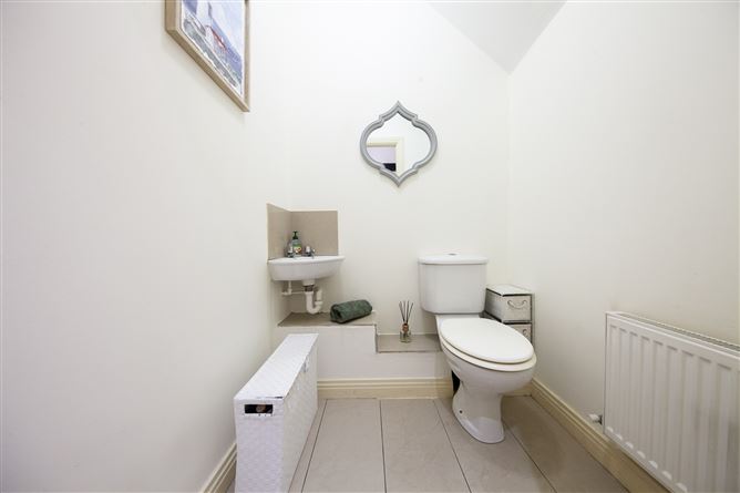 https://photos-a.propertyimages.ie/media/4/3/1/5023134/4c04dd51-0a99-49be-b610-9a0d6345b56c_l.jpg