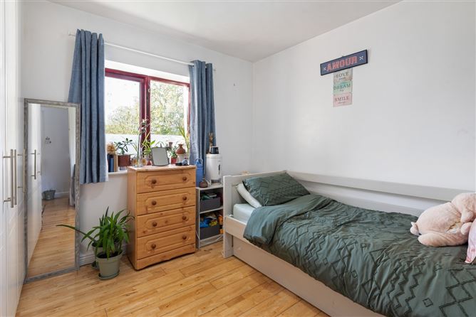 35 The Green, Larch Hill, Dublin 17