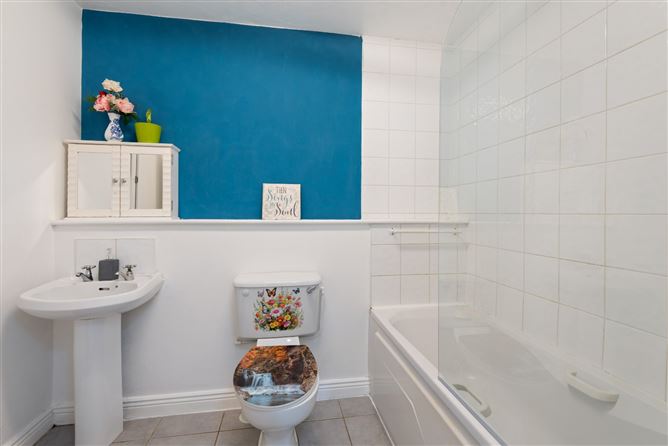 35 The Green, Larch Hill, Dublin 17