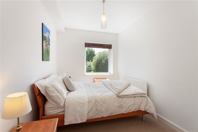 16 The Oaks, Stradbrook Hill, Blackrock, Co. Dublin
