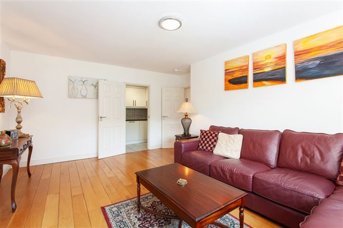 16 The Oaks, Stradbrook Hill, Blackrock, Co. Dublin