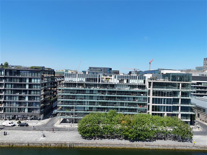 Photo 14 of 16 — 32 The Waterfront, Hanover Quay, Grand Canal Dk, Dublin 2