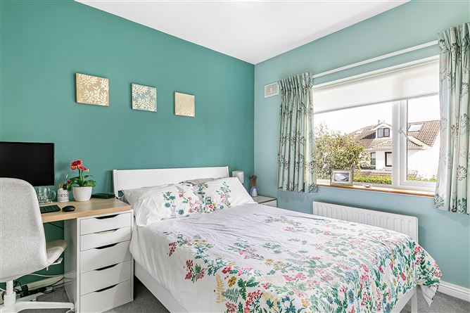 24 Glencairn Grove, The Gallops, Leopardstown, Dublin 18
