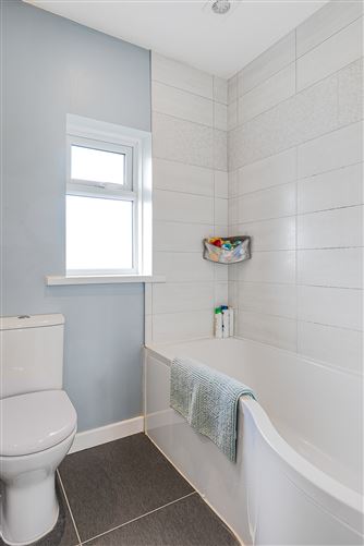 24 Glencairn Grove, The Gallops, Leopardstown, Dublin 18