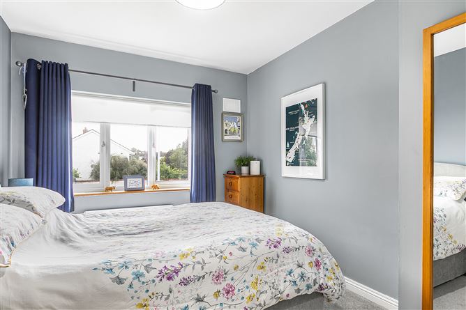 24 Glencairn Grove, The Gallops, Leopardstown, Dublin 18