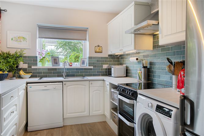 24 Glencairn Grove, The Gallops, Leopardstown, Dublin 18