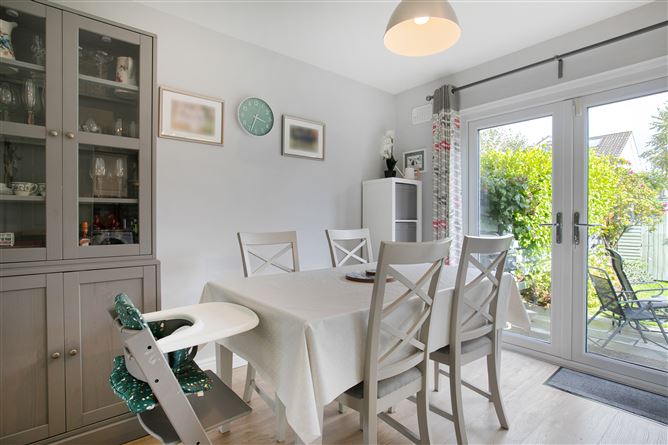 24 Glencairn Grove, The Gallops, Leopardstown, Dublin 18