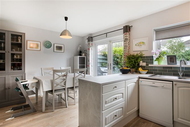 24 Glencairn Grove, The Gallops, Leopardstown, Dublin 18