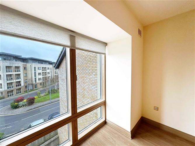 17 The Crescent, Carrickmines, Dublin 18