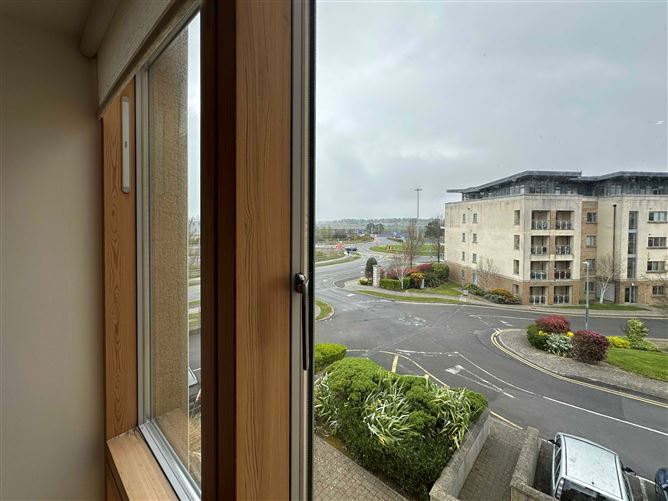 17 The Crescent, Carrickmines, Dublin 18