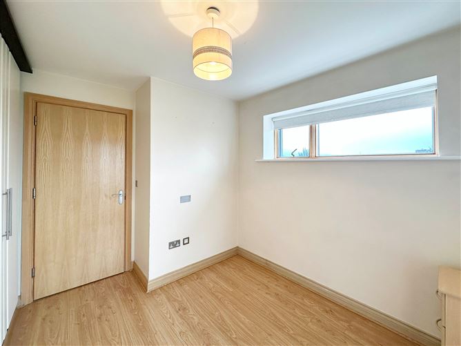 17 The Crescent, Carrickmines, Dublin 18