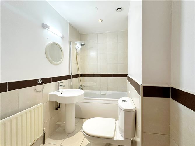 17 The Crescent, Carrickmines, Dublin 18