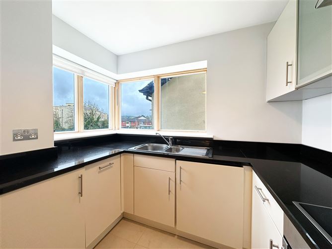 17 The Crescent, Carrickmines, Dublin 18