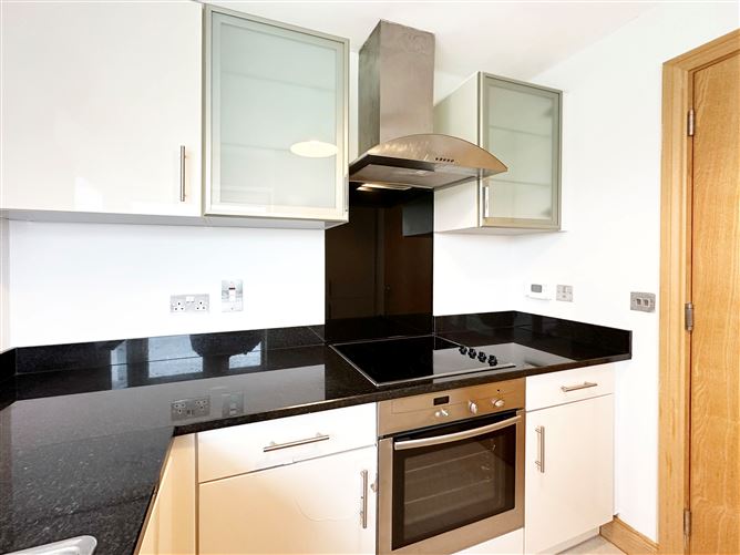 17 The Crescent, Carrickmines, Dublin 18