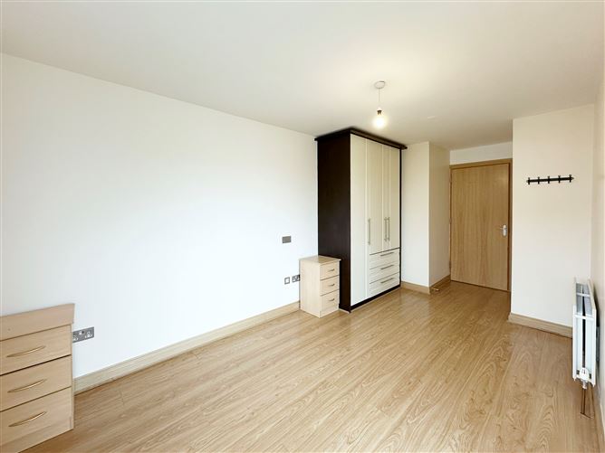 17 The Crescent, Carrickmines, Dublin 18