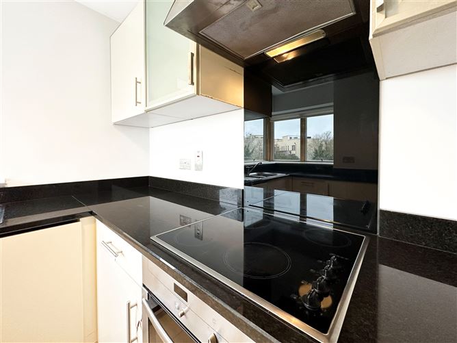 17 The Crescent, Carrickmines, Dublin 18