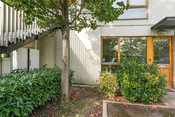 37 Cedar Brook Way, Park West, Dublin 10