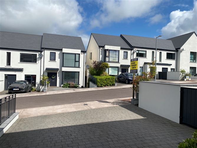 https://photos-a.propertyimages.ie/media/4/3/8/4945834/7551f9c2-9060-4fd0-a5fc-c65d0e801b3d_l.jpeg