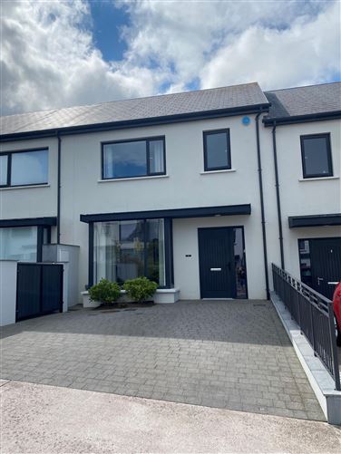 https://photos-a.propertyimages.ie/media/4/3/8/4945834/7551f9c2-9060-4fd0-a5fc-c65d0e801b3d_l.jpeg