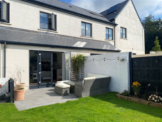 https://photos-a.propertyimages.ie/media/4/3/8/4945834/7551f9c2-9060-4fd0-a5fc-c65d0e801b3d_l.jpeg