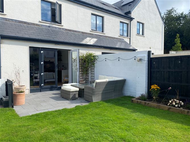 https://photos-a.propertyimages.ie/media/4/3/8/4945834/7551f9c2-9060-4fd0-a5fc-c65d0e801b3d_l.jpeg