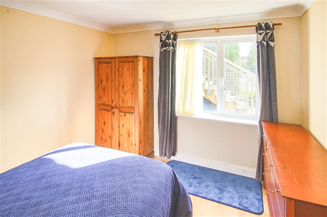 2 Boderg, Shannon Court, Carrick-On-Shannon, Co. Leitrim