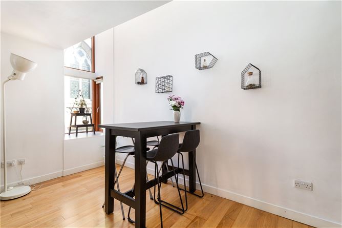 7 Scarlet Row, Essex Street West, Temple Bar, Dublin 8