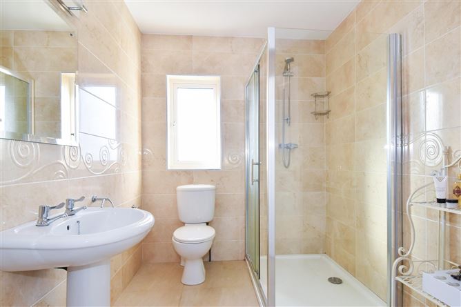 19 Manor Close, Kingston, Galway