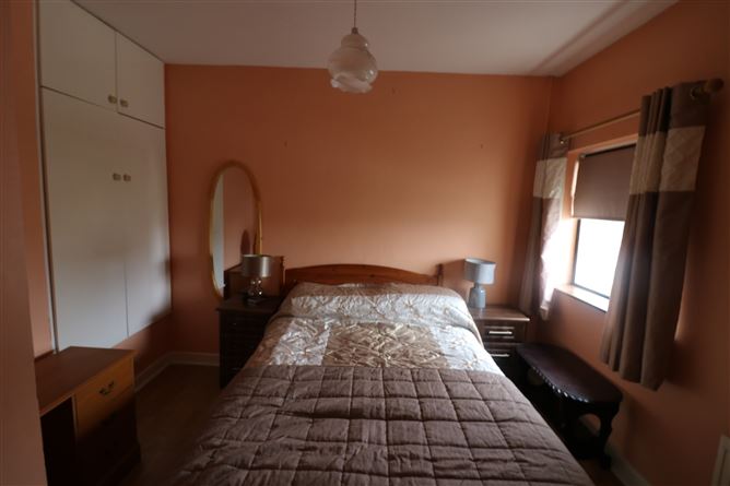 19 Dunbane, Carrick-on-Suir, Tipperary