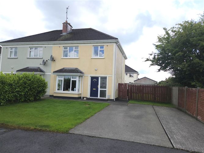 27 Sarsfield Crescent,, Charlestown, Mayo
