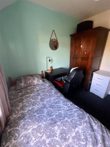 Single room in family home near DCU, Dublin