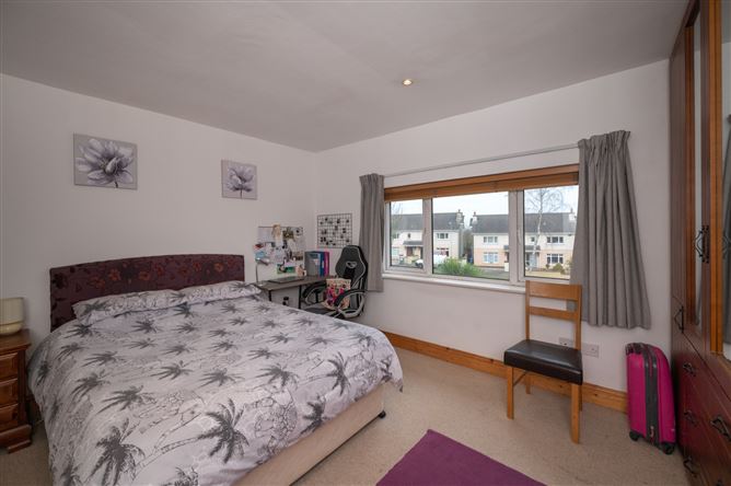 2 Ardkeale, Mount Oval, Rochestown, Cork