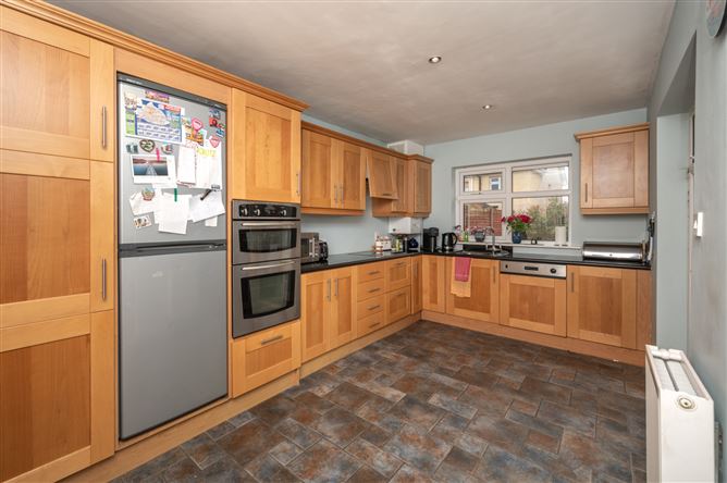 2 Ardkeale, Mount Oval, Rochestown, Cork