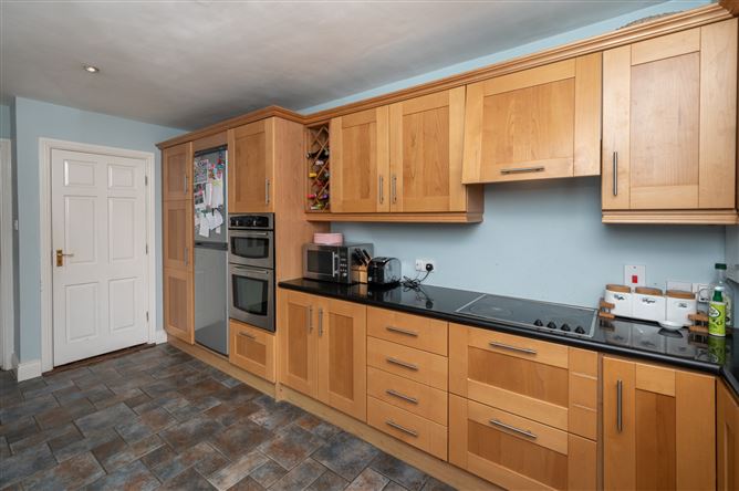 2 Ardkeale, Mount Oval, Rochestown, Cork