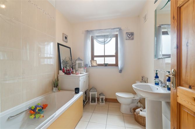 24 Cluain Aoibhin, Station Rd, Foxford, Co. Mayo.