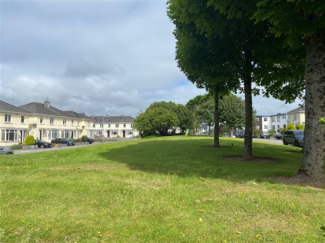 19 The Crescent, Oranhill, Oranmore, Galway
