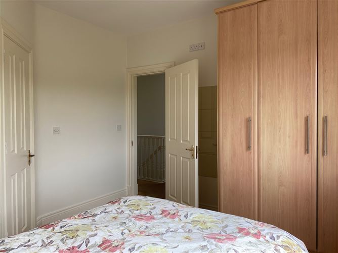 19 The Crescent, Oranhill, Oranmore, Galway