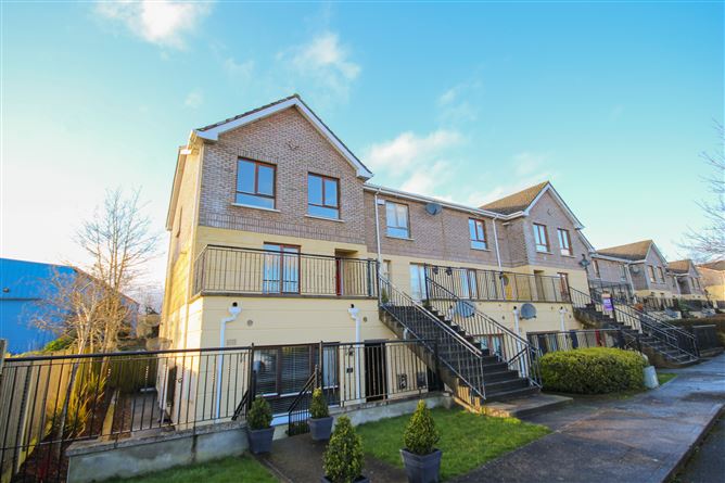 Main image for Three Bedroom Duplex, 16 Woodleigh Grove, Blessington, Wicklow