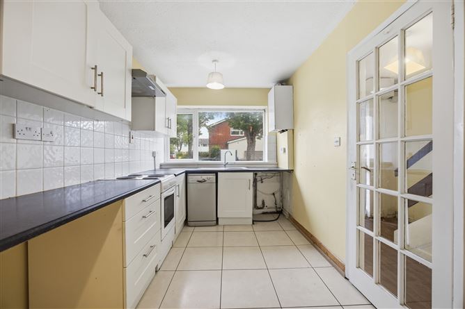 https://photos-a.propertyimages.ie/media/4/4/4/5004444/50177ac6-fa77-419c-8210-06aced741e21_l.jpg